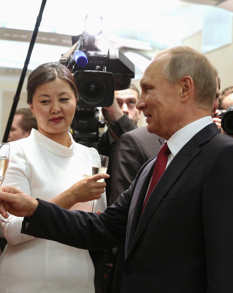 Путин призвал создавать условия для профессионального роста педагогов