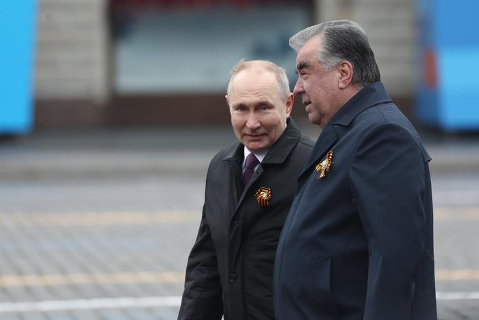 Путин сообщил о встрече с Рахмоном в Москве "в ближайшие дни"