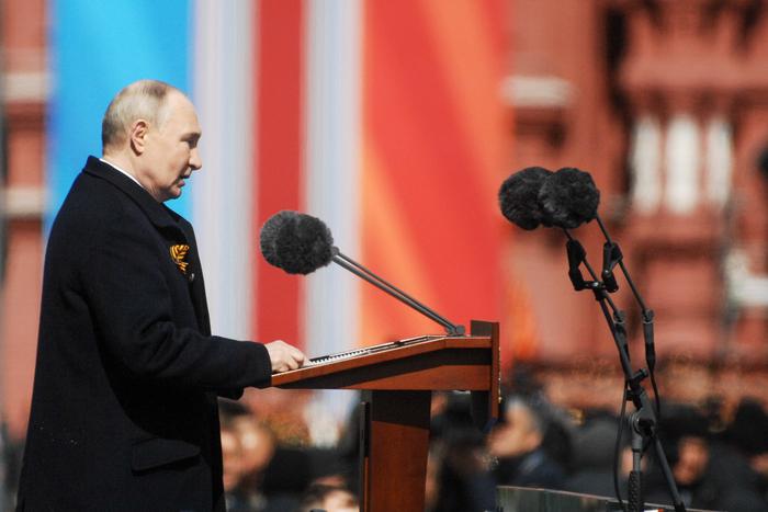 В Генуе появились листовки с поздравлениями Путину