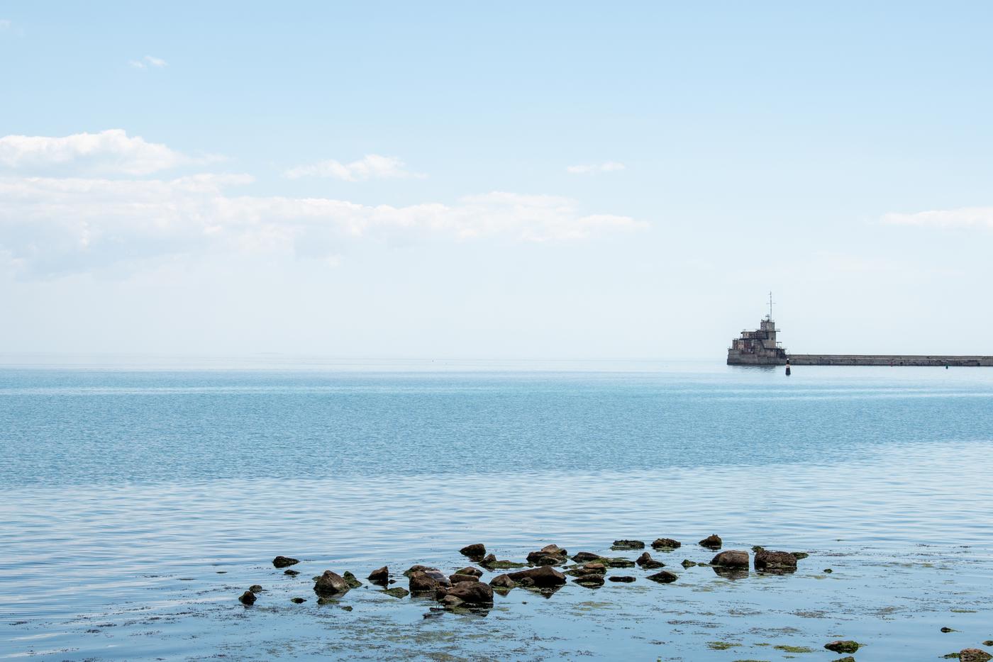 В Феодосии загорелась нефтебаза, жертв и пострадавших нет