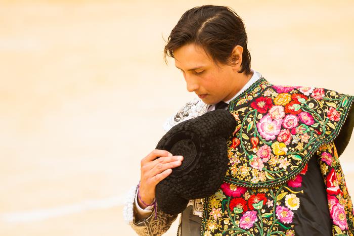 "Испанцы продвигают своё кровавое зрелище": российская тореро оценила страшную атаку быка на коллегу