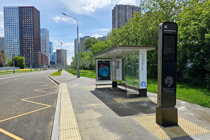 Уже 5 тысяч остановочных павильонов сделали для Москвы на заводе "СВАРЗ"