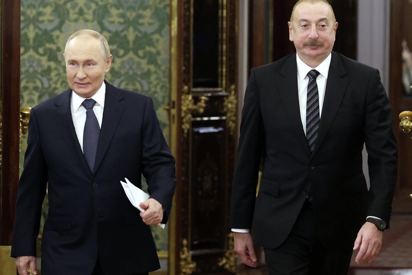 Путин встретился с Алиевым