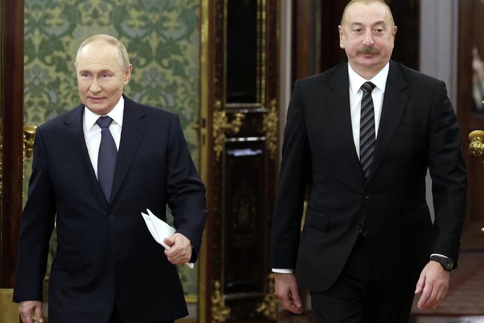 Алиев прибыл в Москву для переговоров с Путиным