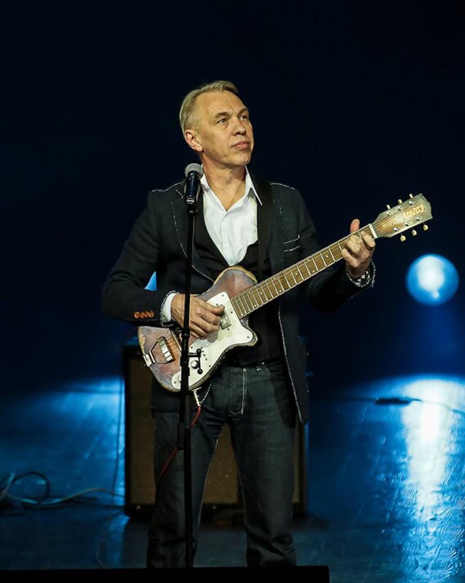 Музыкант Александр Скляр встретился с контрактниками в Едином пункте отбора на военную службу в Москве