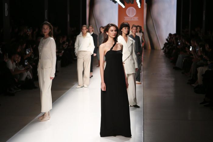 Vestiaire на Московской неделе моды: современная классика для стильных девушек