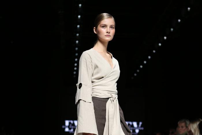 Гармония между модой и природой: смотрим фото с показа бренда Eve Valverde