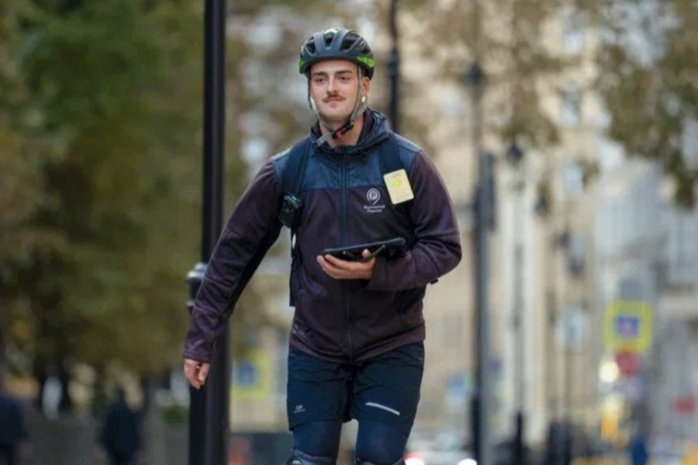 Чем занимаются маломобильные контролёры и контролёры-роллеры "Московского паркинга"