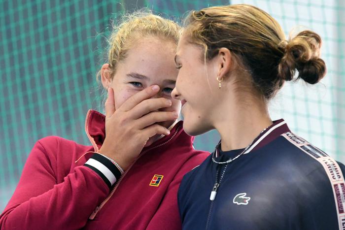 В теннисном противостоянии сестёр победила старшая: Эрика Андреева сотворила сенсацию на турнире в Ухани