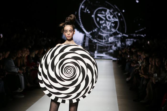 Кукольная готика и мистическая драма: чем удивили Barbino Maison на Московской неделе моды