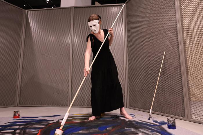 Груда стекла, отсылки к да Винчи и глубокие смыслы: современное искусство поразило москвичей