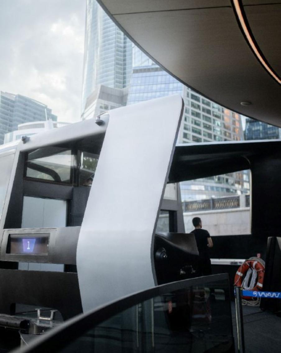 Ночное происшествие: экипаж электросудна "Шмелёвка" спас девушку, которая оказалась в реке