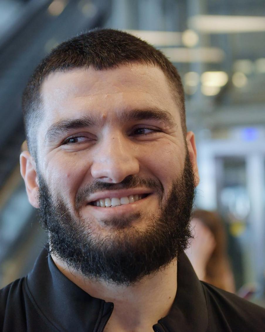 Российский боксёр Артур Бетербиев стал чемпионом мира, одолев в бою соотечественника Дмитрия Бивола