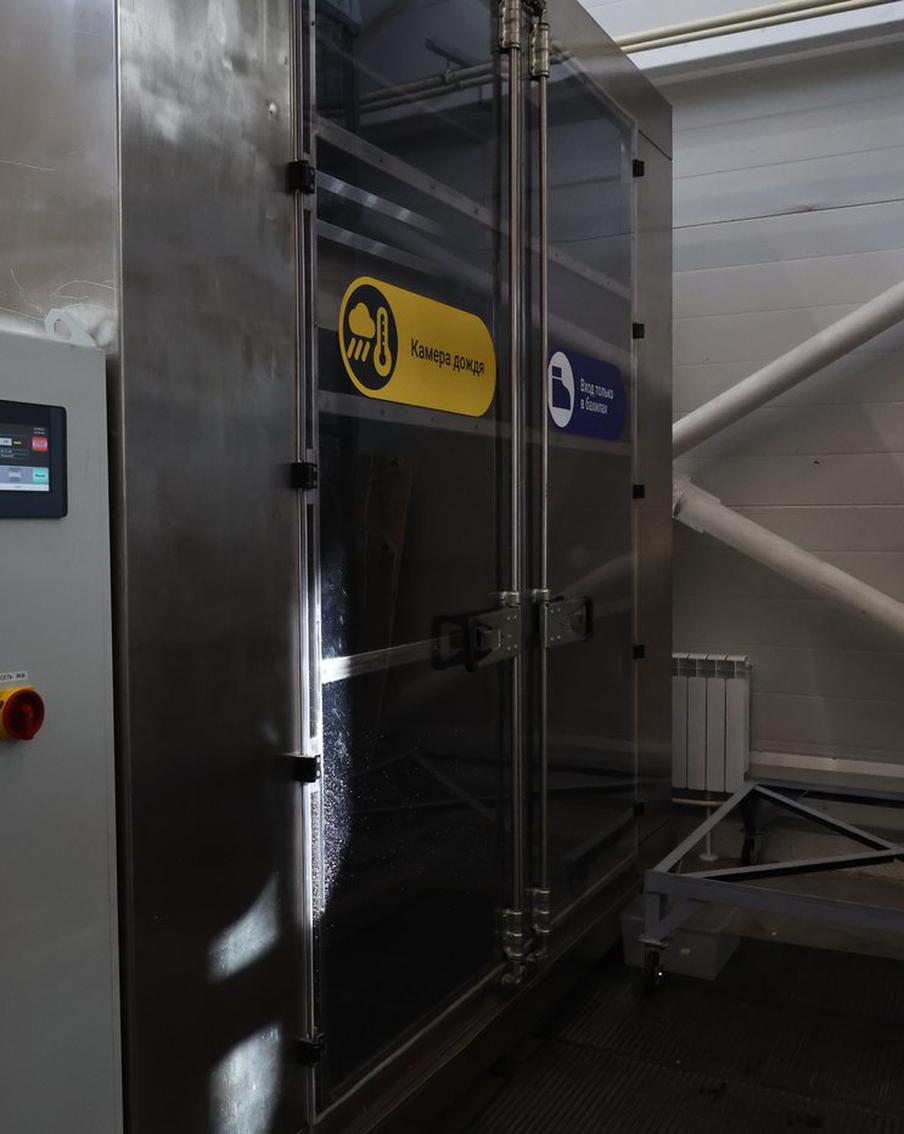 Москвичам показали, как проверяют технику "водой, огнём и временем"