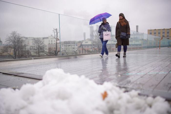 В Москву в понедельник нагрянет циклон "Хельма", который принесёт в столицу сильные дожди и первый снег