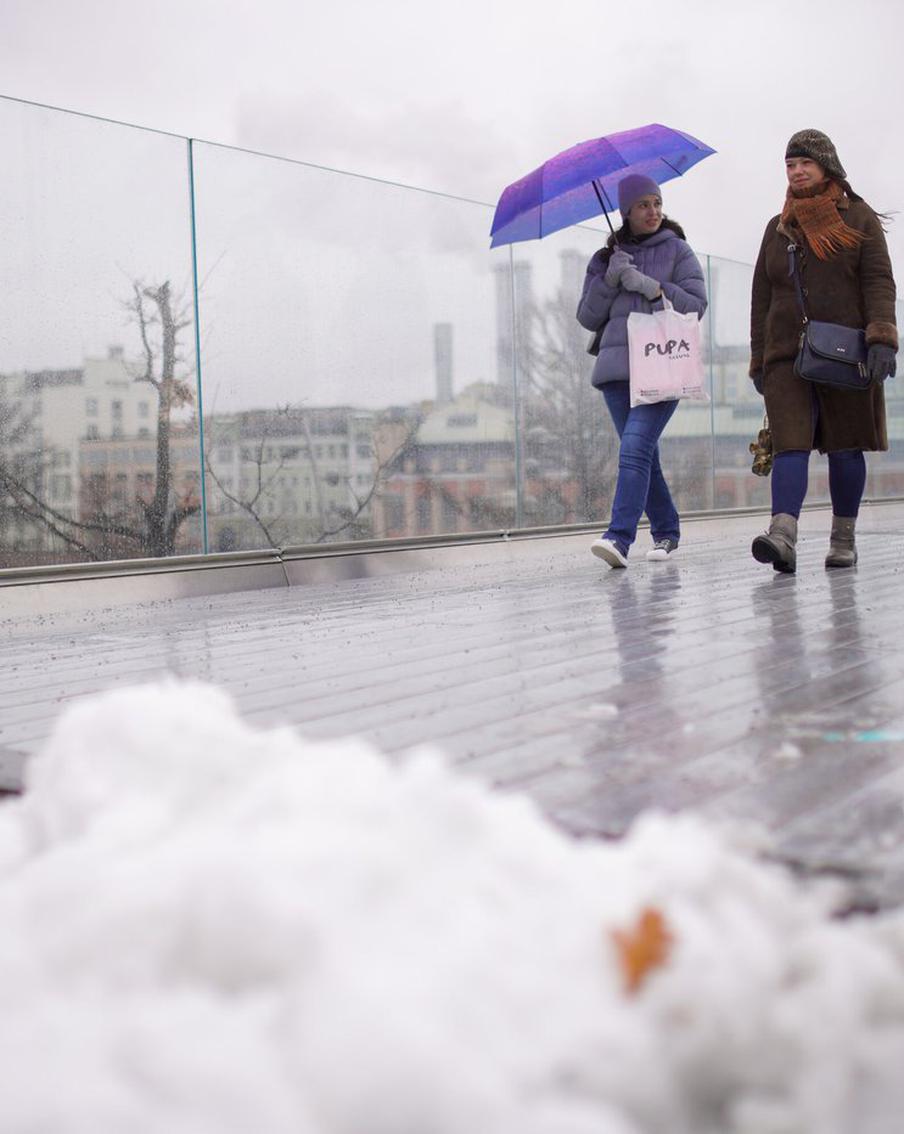 В Москву в понедельник нагрянет циклон "Хельма", который принесёт в столицу сильные дожди и первый снег