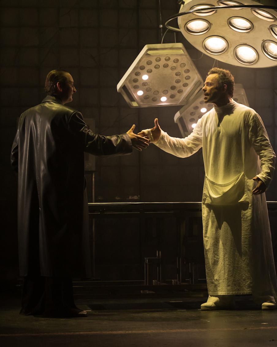 Константин Райкин отпускает грехи: "Сатирикон" выпустил премьеру "Как Фауст ослеп"