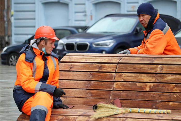 Омский губернатор Хоценко: в 2025 году мигрантам запретят работать в 7 сферах