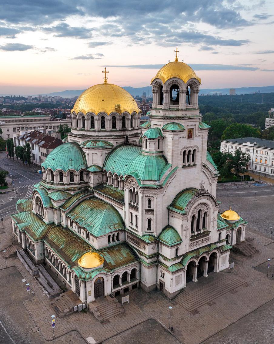 В Болгарии осквернили памятник советским воинам