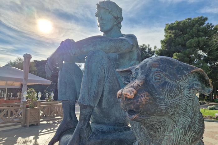 "Пёс творил настоящие чудеса": узнали про ялтинского "Хатико", которого увековечили в бронзе