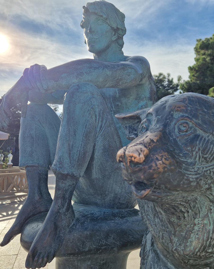 "Пёс творил настоящие чудеса": узнали про ялтинского "Хатико", которого увековечили в бронзе