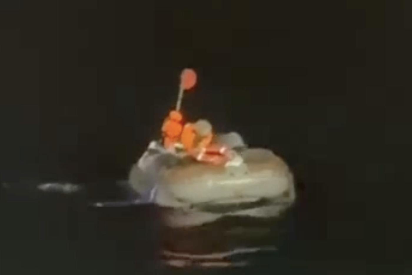 В Охотском море спасли мужчину, который дрейфовал 2 месяца в лодке: другие подобные случаи