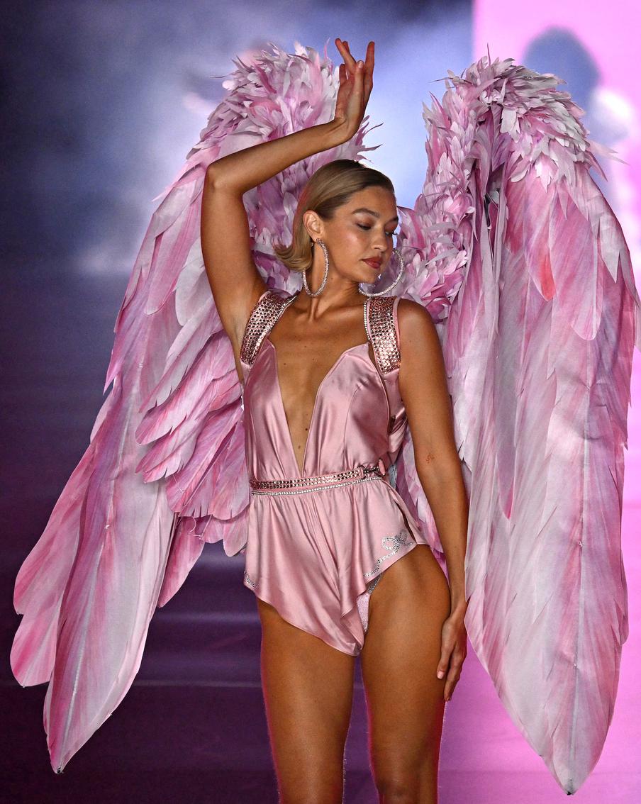 Фееричное возвращение Victoria's Secret: как прошло грандиозное шоу после шестилетнего перерыва