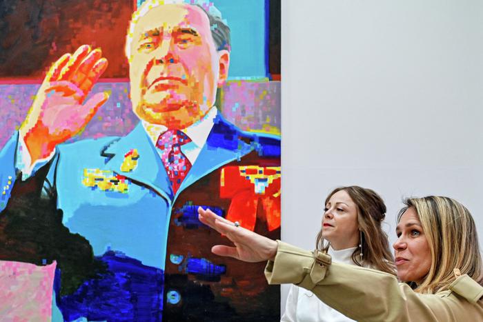 Брежнев любил награждать себя и целовать политиков. Что помнят москвичи о Леониде Ильиче