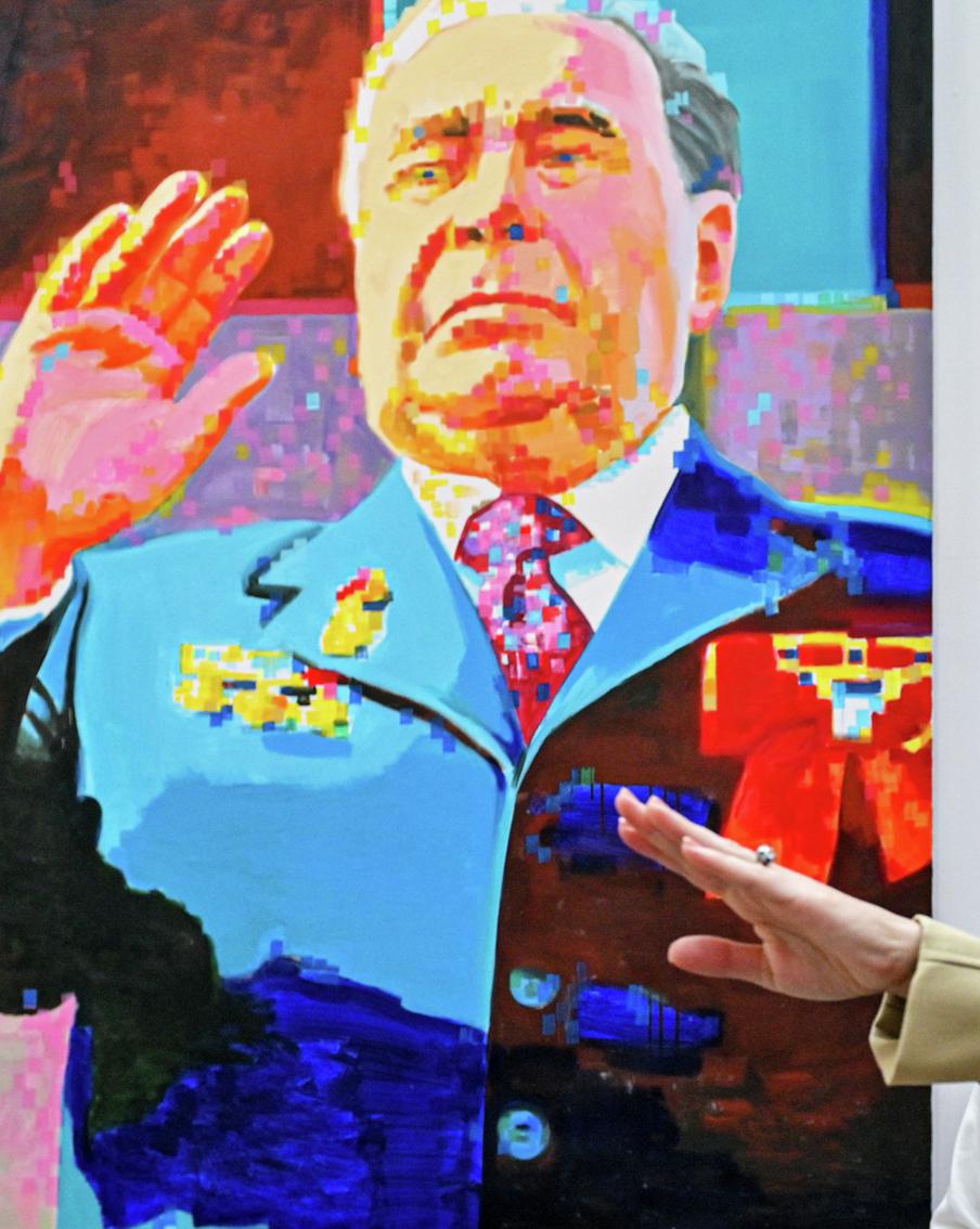 Брежнев любил награждать себя и целовать политиков. Что помнят москвичи о Леониде Ильиче