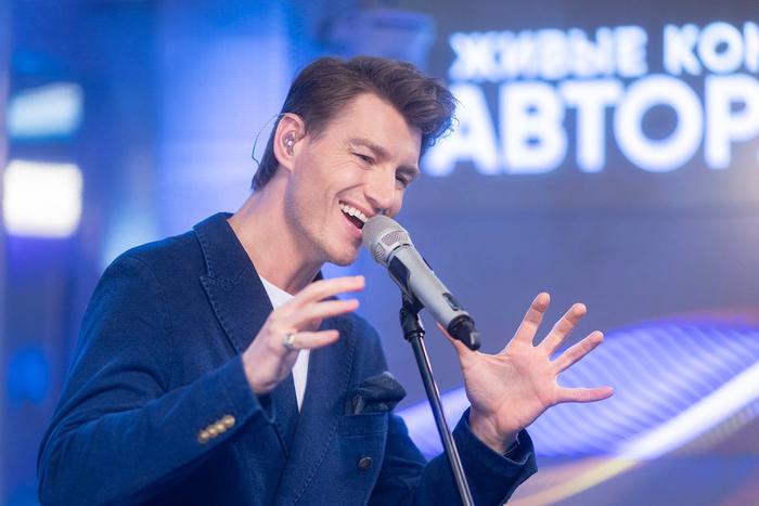 Новогодний фильм, новый альбом и дуэт с Лещенко: чем сейчас занимается Алексей Воробьёв