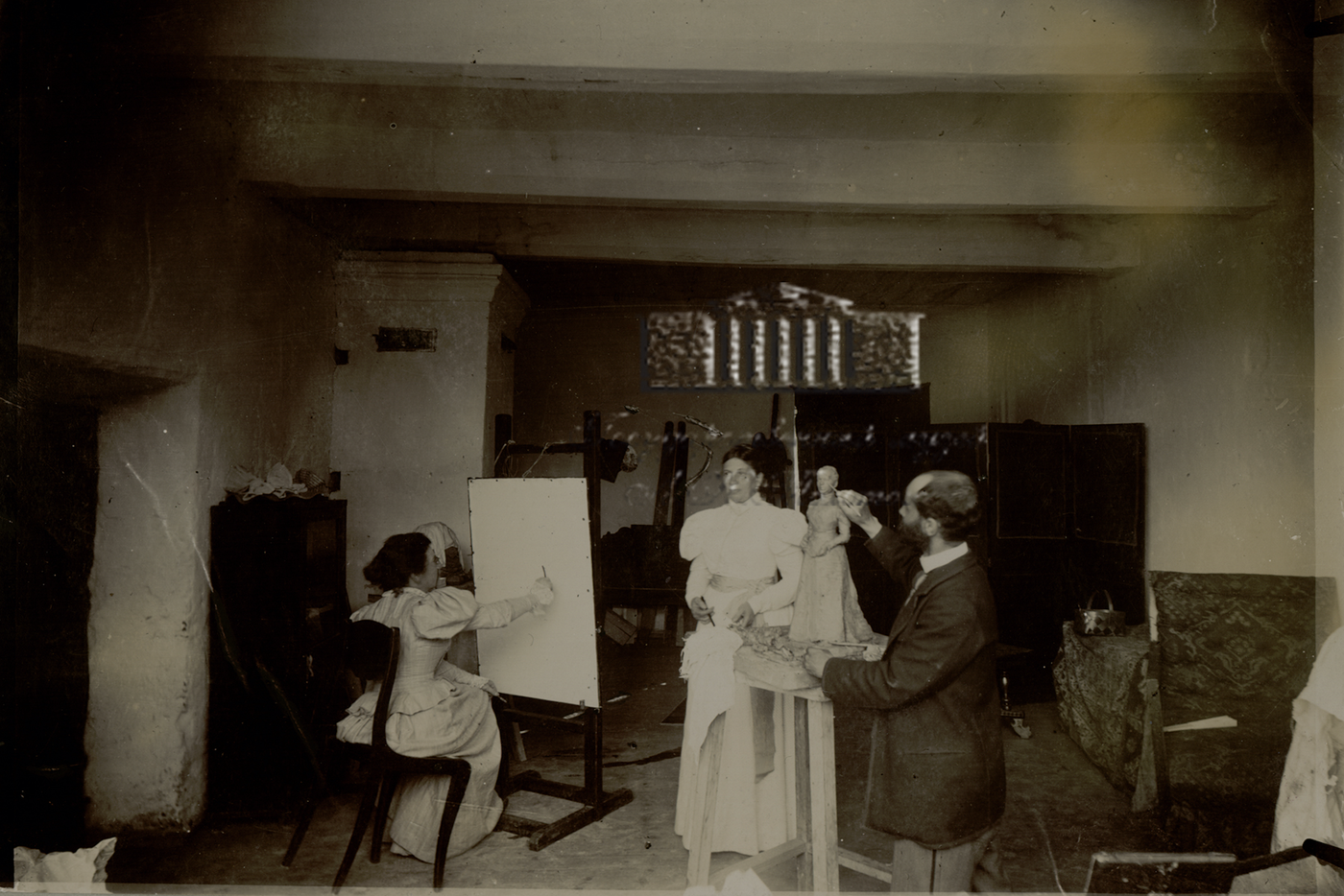 Софья позирует Т.Л. Толстой и И.Я. Гинцбургу 1897 год.