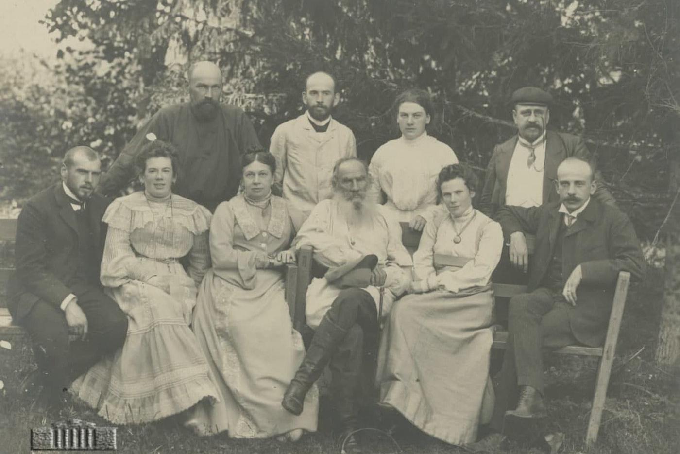 Толстые с детьми 28 августа 1908 год.