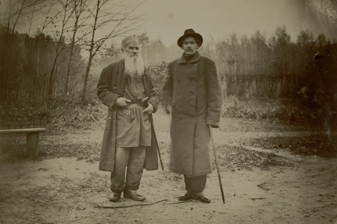 Лев Толстой и Максим Горький
8 октября 1900 года, Ясная Поляна.