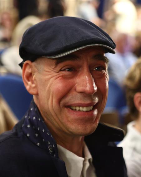 В новом комедийном сериале Дмитрий Дюжев сыграл президента США Джо Байдена