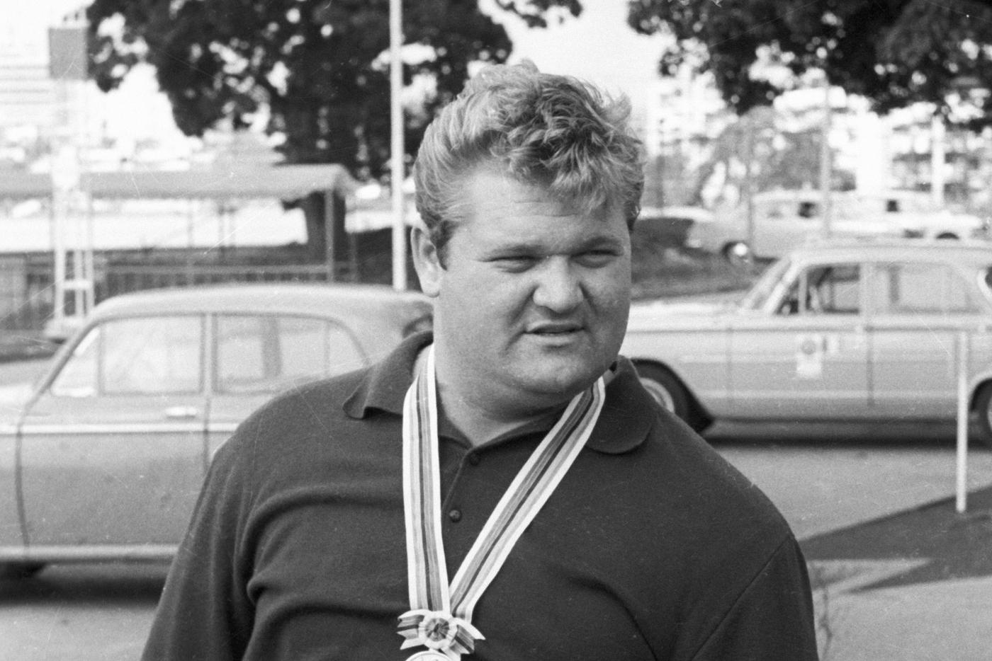 "Ну а как в пуанты подсыпают стёкла?": на Олимпиаде в Токио Жаботинский поверг кумира Шварценеггера