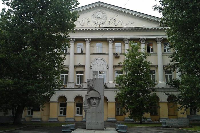 Алису Селезнёву, живущую в конце XXI века, можно найти в Москве уже сейчас