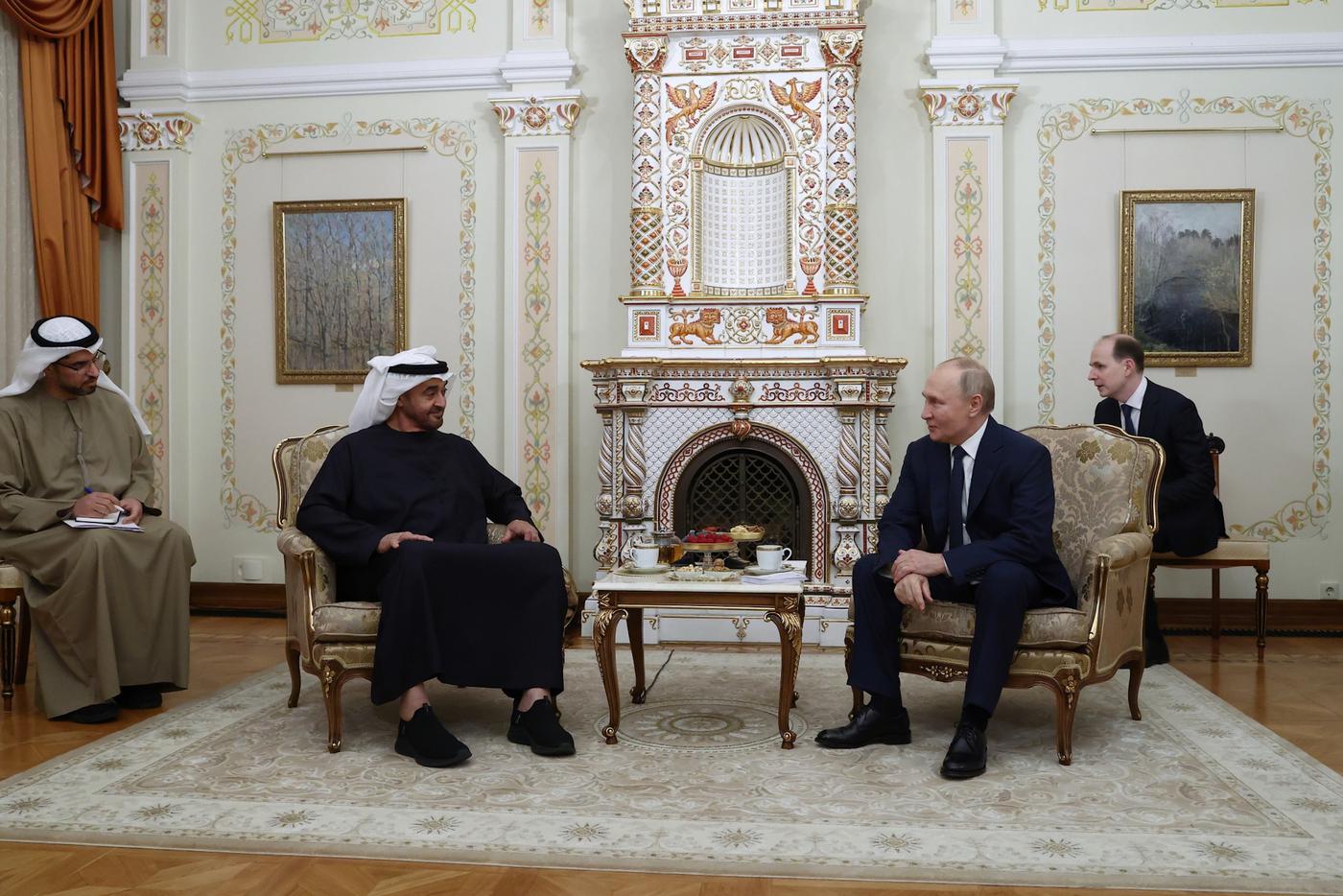 Владимир Путин поблагодарил лидера ОАЭ за помощь в решении вопросов по обмену пленными