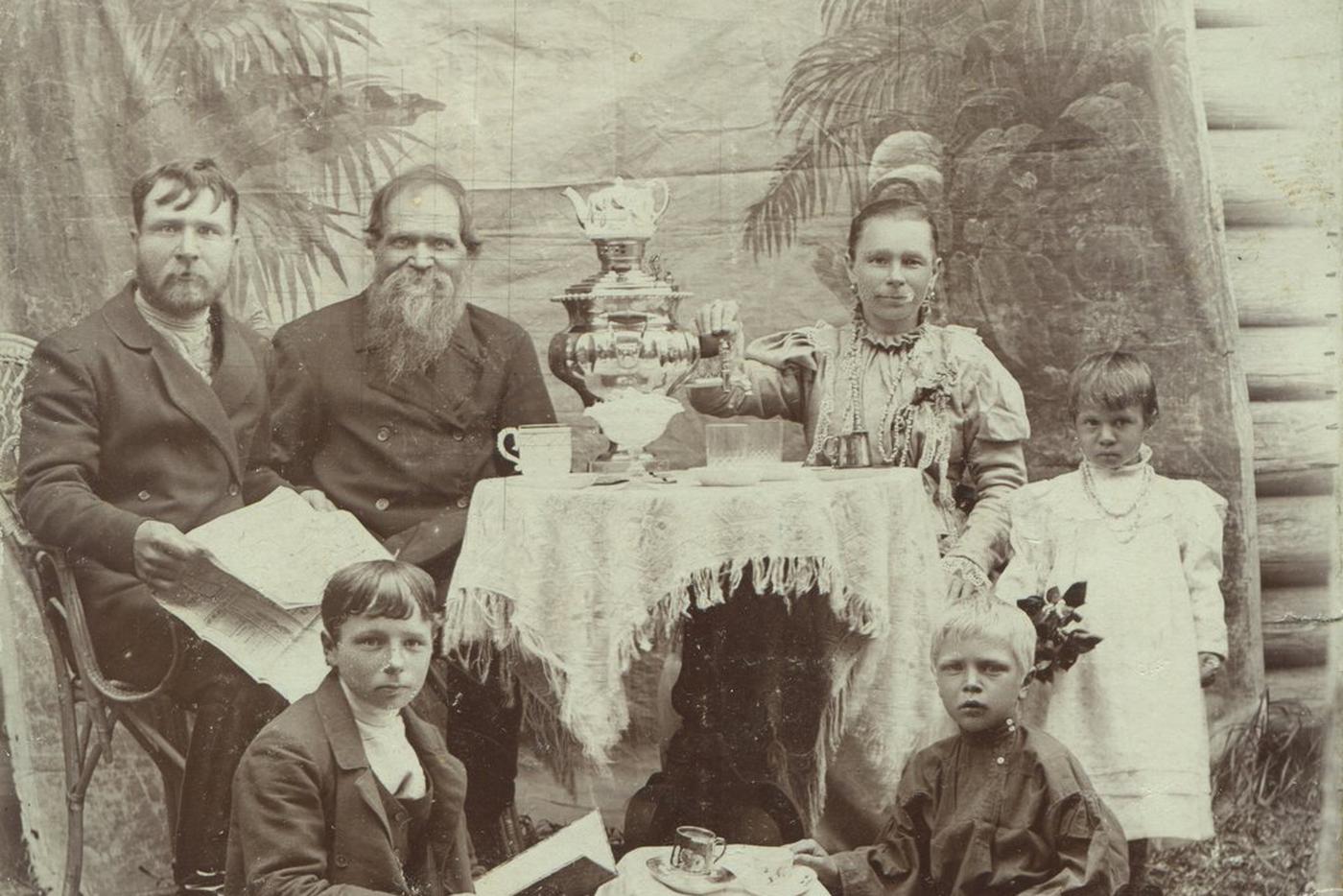 Лимон по цене айфона: с чем пили чай москвичи сто лет назад