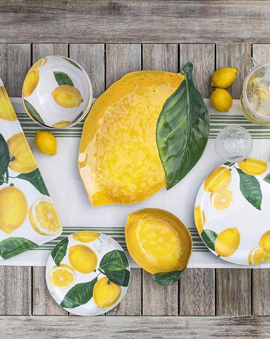 Праздник урожая: овощи и фрукты на сервировке