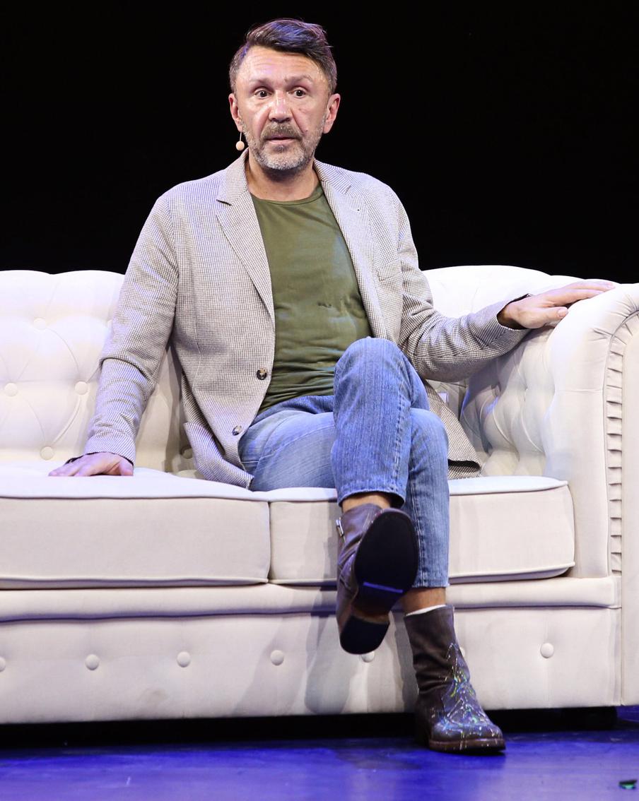 Сергей Шнуров официально развёлся в четвёртый раз. Вспоминаем всех жён музыканта