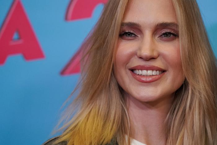 Суд оштрафовал певицу Глюкозу за появление в столичном аэропорту в состоянии наркотического опьянения