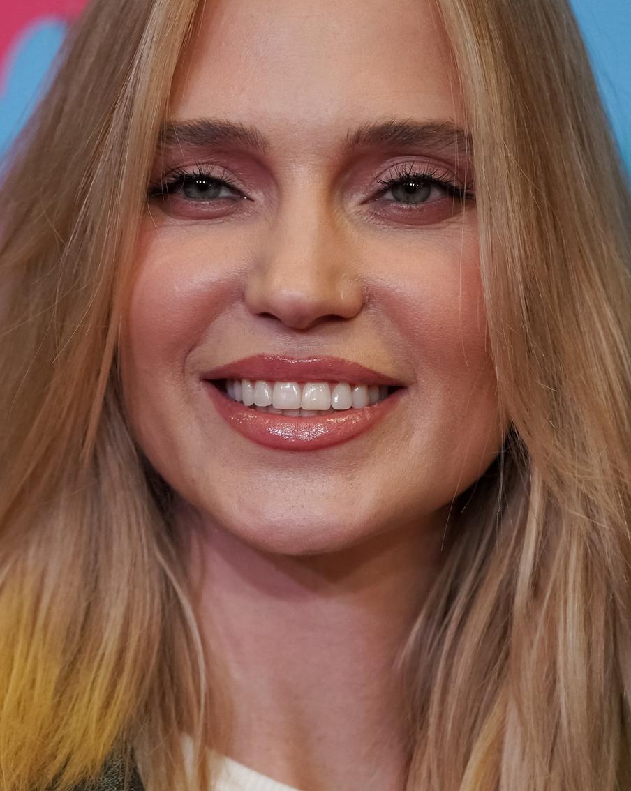 Суд оштрафовал певицу Глюкозу за появление в столичном аэропорту в состоянии наркотического опьянения