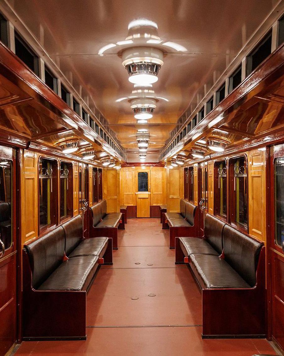 В Москве отреставрировали уникальный метровагон