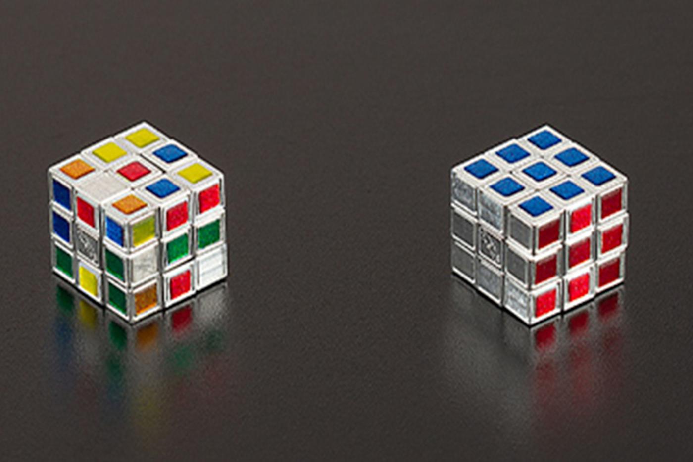 Самый маленький кубик Рубика в мире.