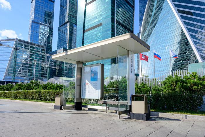 Более 1500 новых остановочных павильонов установлено с начала года