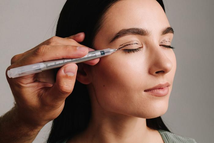 Пока ещё на дворе осень, вы вполне успеваете сделать пластику