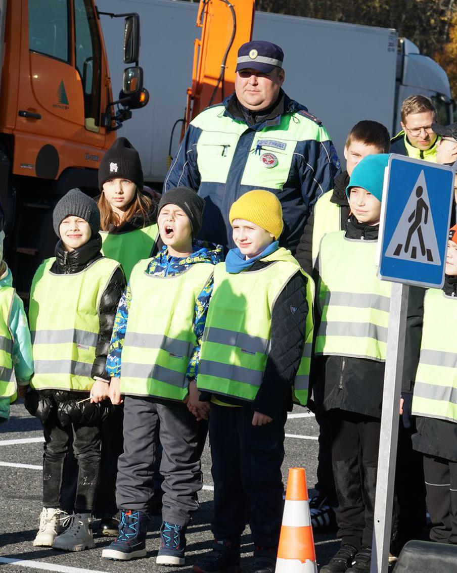 "Светофорные приключения": как юных москвичей учили безопасности на дорогах