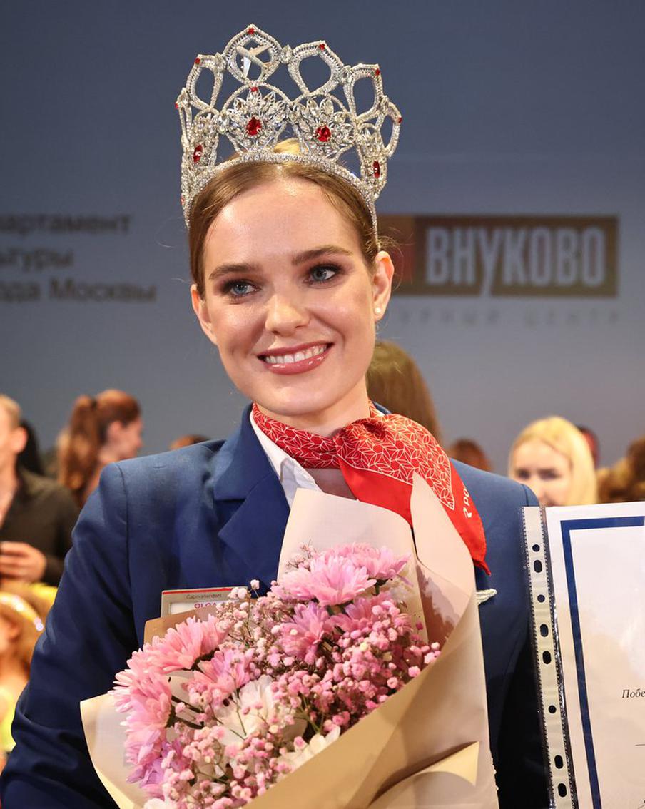 Во "Внуково" завершён конкурс "Топ стюардесс — 2024": как выглядят самые красивые "небожительницы"