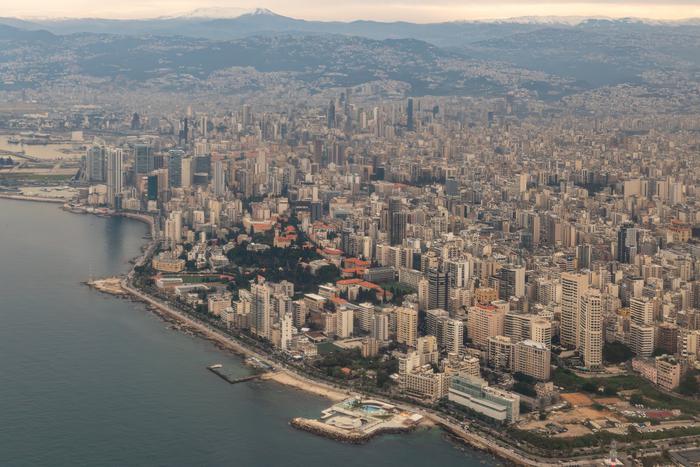 Запах гари дошёл до центральных кварталов Бейрута