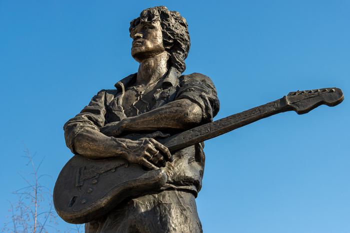 На аукционе в Москве с молотка ушёл один из рисунков Виктора Цоя